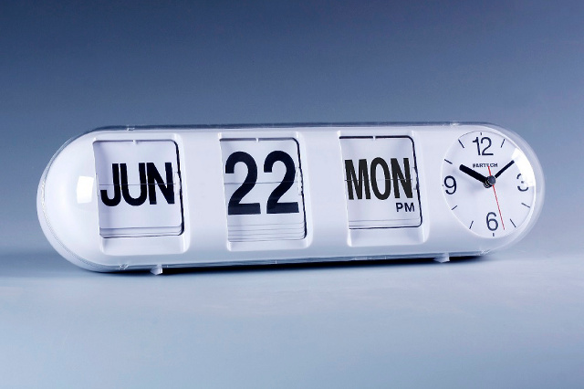 カレンダー・スケジュール Fartech Wall Flip Clock (M) Amazon.com: Wall Hanging Flip Clock : Home & Kitchen